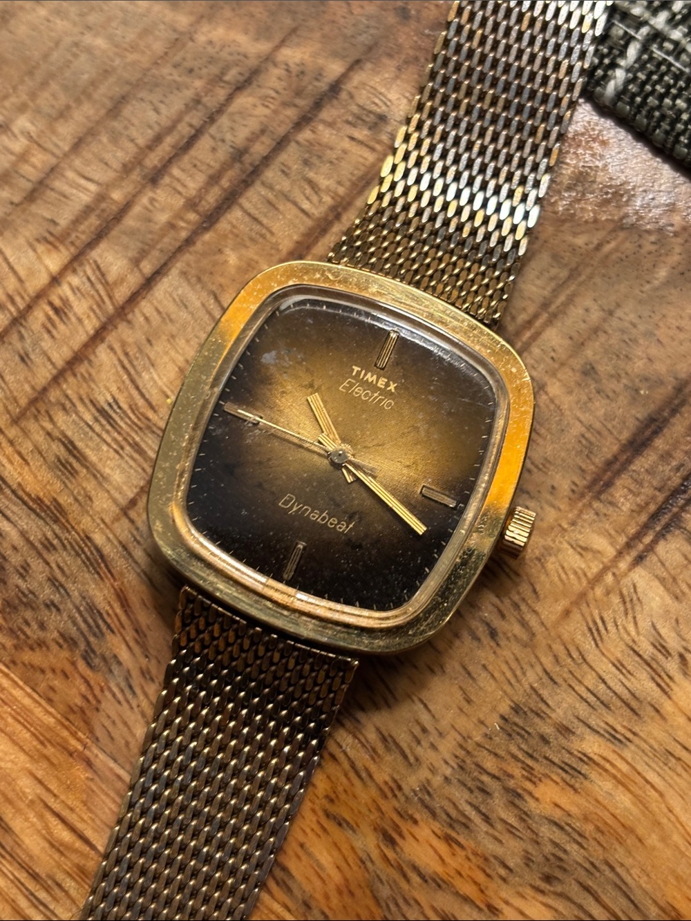 Vintage Timex Gold Dynabeat. RUNNING. Electro-mechanical.